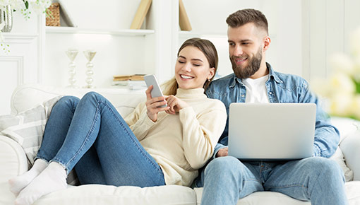 Man and woman texting